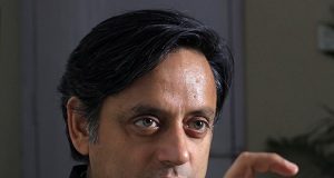 neharoo kee vajah se hee sambhav hua kee ek chaayavaala peeem bana: tharoor