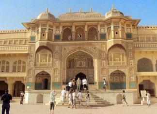 आमेर महल में कर्मचारियों की गुण्डागर्दी, नवयुगल से बदसूलकी