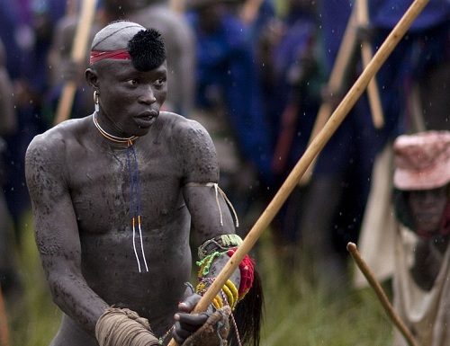 विवाह जंग: दुल्हन के लिए पीते हैं खून, खेलते हैं खून की होली