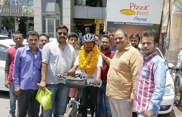 भारत भ्रमण पर निकले संदीप रेड्डी अजमेर पहुंचे, साझा किए विचार