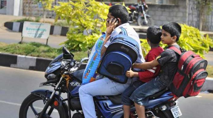 सर्वे में हुआ खुलासा: भारत में 60 प्रतिशत लोग दोपहिया वाहन चलाते समय करते हैं फोन पर बात