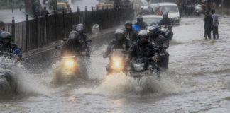 Jumkr lashed clouds in Jaipur