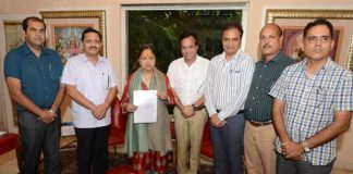 the-strange-newborn-got-a-new-life-the-joy-of-the-mother-fooli-bai