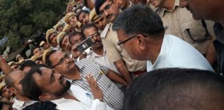 disaster-relief-minister-gulabchand-kataria-to-know-about-the-drowning-of-rohua-village