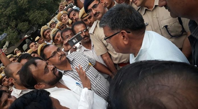 disaster-relief-minister-gulabchand-kataria-to-know-about-the-drowning-of-rohua-village