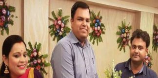 IAS Mukesh Pandey, IAS Mukesh Pandey Suicide, Buxar DM Mukesh Pandey, In-laws Rakesh Kumar Singh, Traders, Crime News, Latest Crime News, Ghaziabad Railway Station, Train Accident