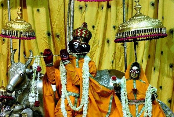 Jaipur kings three saved Krishna Deity