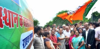 chief-minister-vasundhara-raje-sent-2100-packets-to-flood-affected-districts