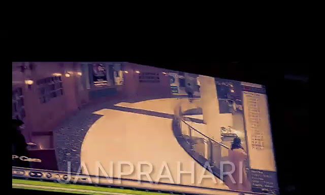 यह क्या ! देखते देखते मॉल से कूदी महिला…देखे वीडियो