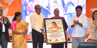 Raje got Best Chief Minister Year scotch award
