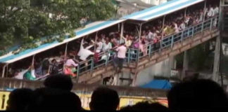 22 killed in a stampede in Mumbai, the rumor was the cause of the stampede
