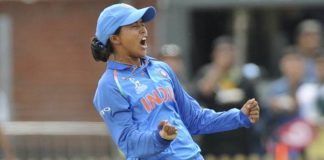 The leaders brought the Indian women cricketer out of the stage to climb the stage!