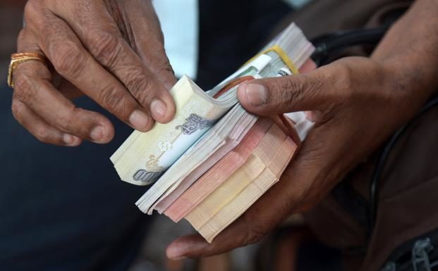 Millionaire female officer's receipt of Loksatta's 20-25 bank accounts