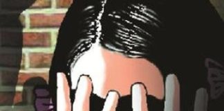 BJP leader slapped the girl on meeting with another community boy