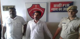 Busted murder of the servant of the contractor of the contractor, the execution given to the warrant to loot the cash collection.