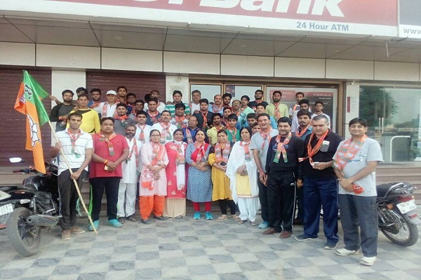 22853442_1278174928994719_5180286912803186565_n With the determination to safeguard the unity and integrity of the country, the city BJP held unity on 16 places.