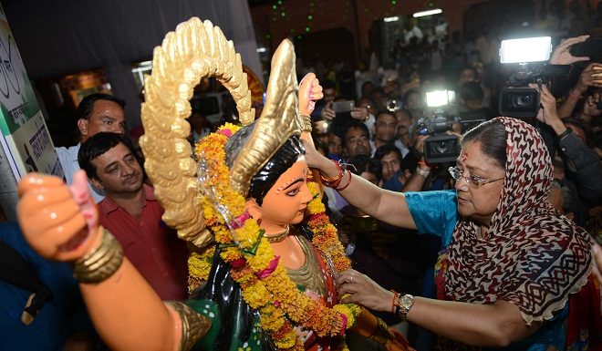 Chief Minister switched the light of Diwali and wished for prosperity and prosperity in the state by worshiping Lord Lakshmi.