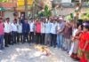 Congress burns a foot of Minister Arun Chaturdi against broken roads in Water Park