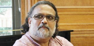 Tushar Gandhi reached the Supreme Court in protest of resumption of Mahatma Gandhi's murder case.