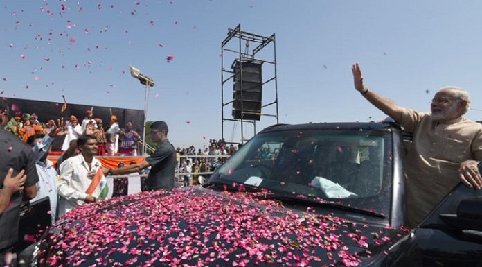 प्रधानमंत्री मोदी ने द्वारकाधीश मंदिर में पूजा अर्चना की Dwarkadhish