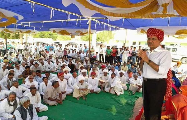 Rameshwar Dudi gives gifts to the villages of Nokha