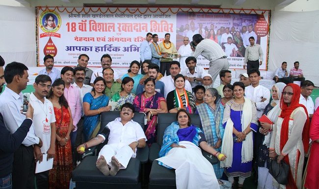 416-blood-donation-in-shashi-khandelwals-memory