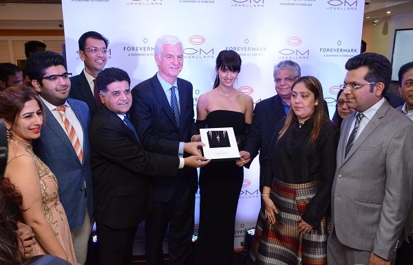 ओम ज्वैलर्स और फॉरएवरमार्क द्वारा न्यू कलेक्शन का लॉन्च Launch of New Collection by Om Jewelers and Forevermark