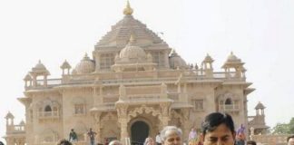 Rahul Gandhi launches election campaign from Akshardham Temple in North Gujarat