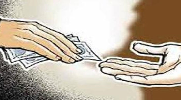 Thane Thane, taking ACB's bribe of fifty thousand rupees, trapped JEN and Patwari too.