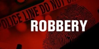Robbers loot 13 lakh rupees from bank, two arrested