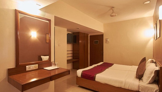 Nearly two lakh tourist hotels in India lack hotel rooms