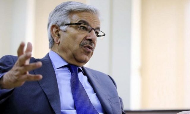 ट्रंप की पाकिस्तान पर अमेरिका को ‘झूठ और धोखे’ की टिप्पणी के बाद, आसिफ की प्रधानमंत्री अब्बासी से मुलाकात lies and deception