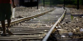 Junk alien sister from train, death of a sailor