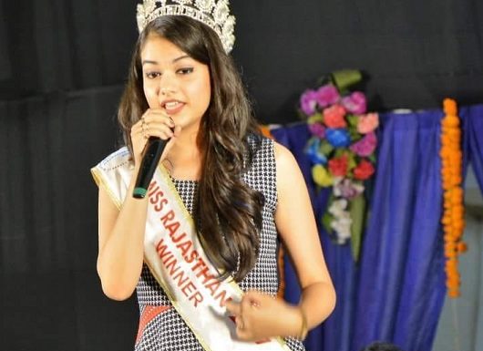 रवीन्द्र उपाध्याय और सिमरन शर्मा को युवा रत्न अवार्ड Bollywood Singer Ravindra Upadhyay and Miss India First Runner Up Simran Sharma of the city have been awarded the prestigious Youth Gems Award for achieving outstanding success in their respective fields.