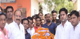 Congressman, funeral, took place,protest, against petrol