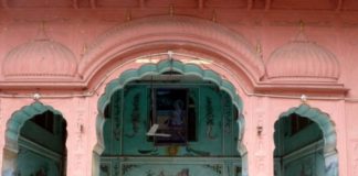 remove, encroachment, Govardhan Nath, temple complex jaipur