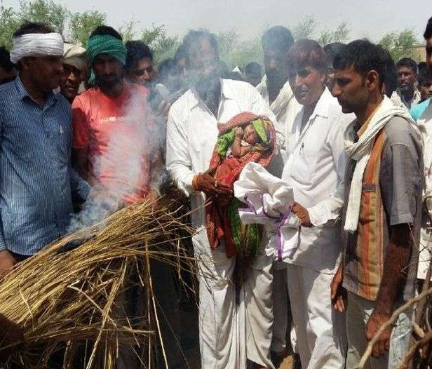 hanshraj gujar fifteen day, old son, farewell, martyr, father Hansraj Gurjar, alwer, pak attack, bsf