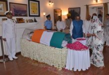 Chief Minister, Vasundhara Raje, presented, flowers, body, atal bihari Vajpayee