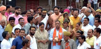 Exorcists, former Prime Minister, Atal Bihari Vajpayee, immerse, themselves, Pushkar Sarovar, cm raje