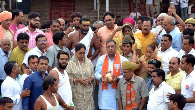 Exorcists, former Prime Minister, Atal Bihari Vajpayee, immerse, themselves, Pushkar Sarovar, cm raje