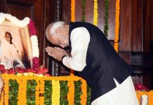 Prime Minister Narendra Modi paid homage to Mahatma Gandhi and Lal Bahadur Shastri