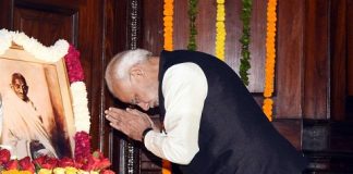 Prime Minister Narendra Modi paid homage to Mahatma Gandhi and Lal Bahadur Shastri