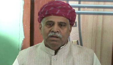 rampal jat kisaanon kee vibhinn maangon ko lekar kisaan neta raamapaal jaat ke netrtv mein 23 aktoobar se hone ja raha anishchatakaaleen anashan mangalavaar se shuroo ho gaya.