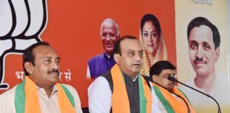 tathyaheen aur aadhaaraheen baaten karatee hain kaangres: sudhaanshu trivedee