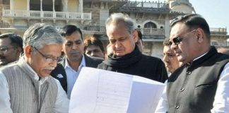 ashok gahalot ne bangala nambar 8 mein bane mandir mein kee pooja, ghar ka jaayaja bhee liya