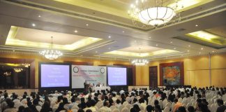 mushkil se jeet pae kaaleecharan sarraaph