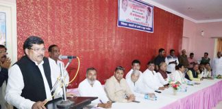 mat karo apanee bulandiyon par itana gurur, hamane chadhate hue sooraj ko bhee dhalate hue dekha hai : vaasanik