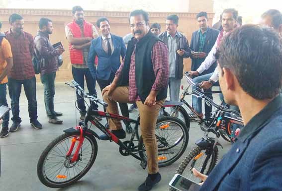 परिवहन मंत्री प्रताप सिंह खाचरियावास साइकिल चलाकर पहुंचे विधानसभा parivahan mantree