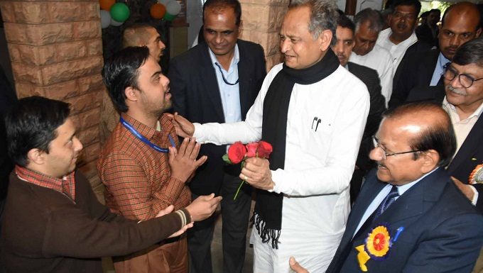 दिव्यांगों के कल्याण के लिए सरकार पूरी तरह संवेदनशील: अशोक गहलोत