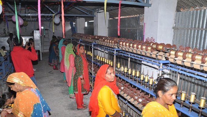 केवीआईसी ने प्रसिद्ध ‘पटोला साड़ी’ का उत्पादन बढ़ाने के लिए गुजरात में प्रथम सिल्क प्रोसेसिंग प्लांट का उद्घाटन किया